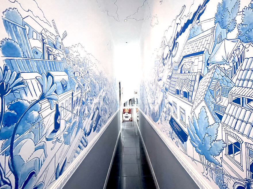 The mural is painted in the hallway of a beautiful private house facing the water in the Singel Canal of Amsterdam
