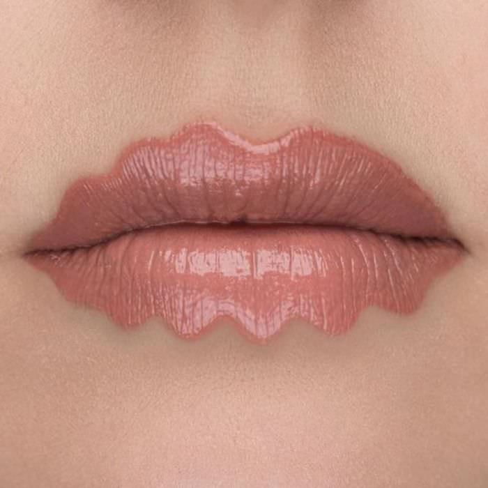 Squiggly Lips: The Bizarre beauty Trend that Failed Terribly