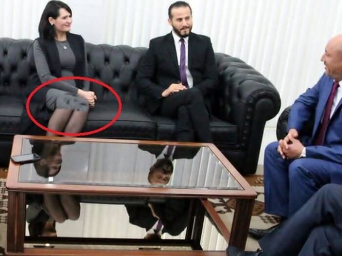 A Tunisian minister's leg was awkwardly photoshopped in this fail.
