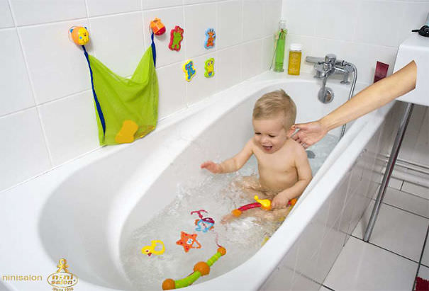 A warning against leaving babies unattended during bath time.
