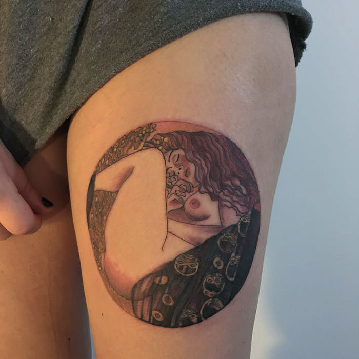 A tattoo of Gustav Klimt's "Danaë"