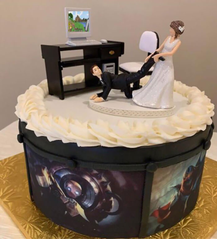 The wedding cake has a cringeworthy topping.