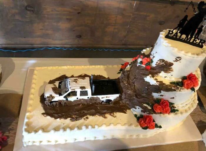 This wedding cake was pure class in cake form.