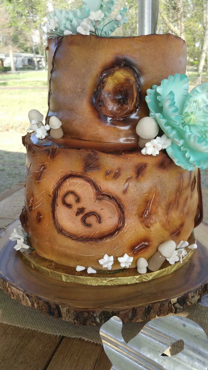 A Facebook friend had a beautiful wedding cake that looked too good to eat.