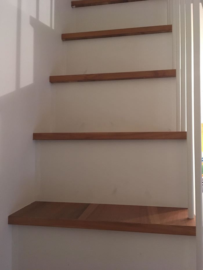 These stairs are only 1ft/30cm high.