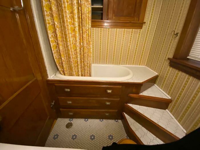 This is a lovely Chicago apartment bathroom.