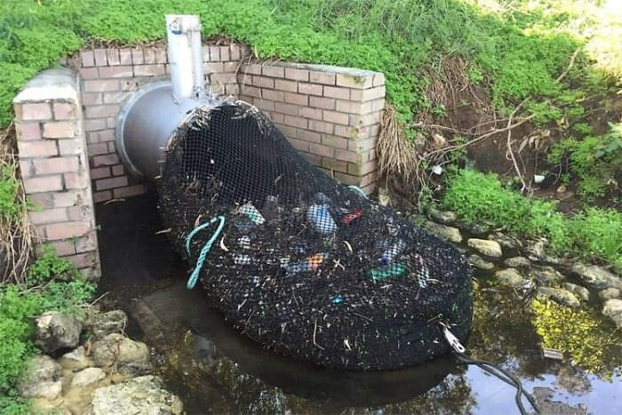 A Western Australian town installed nets on the outlet of drainage pipes, preventing solid waste and gross pollutants from leaving the sewers.