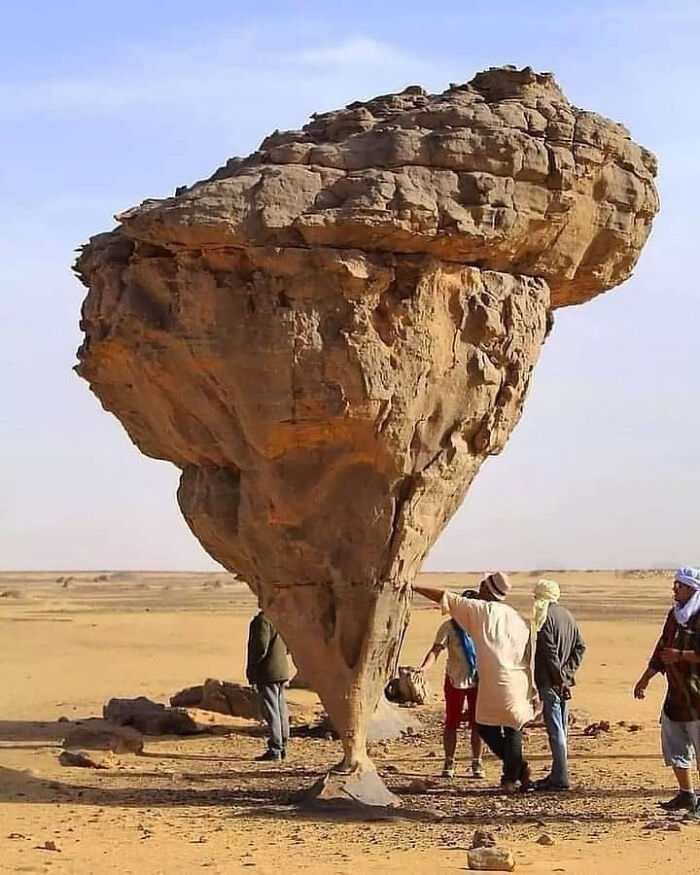 An unusual naturally occurring "mushroom rock" (also called pedestal rock) in Tamanrasset, Saharan Desert, Algeria.