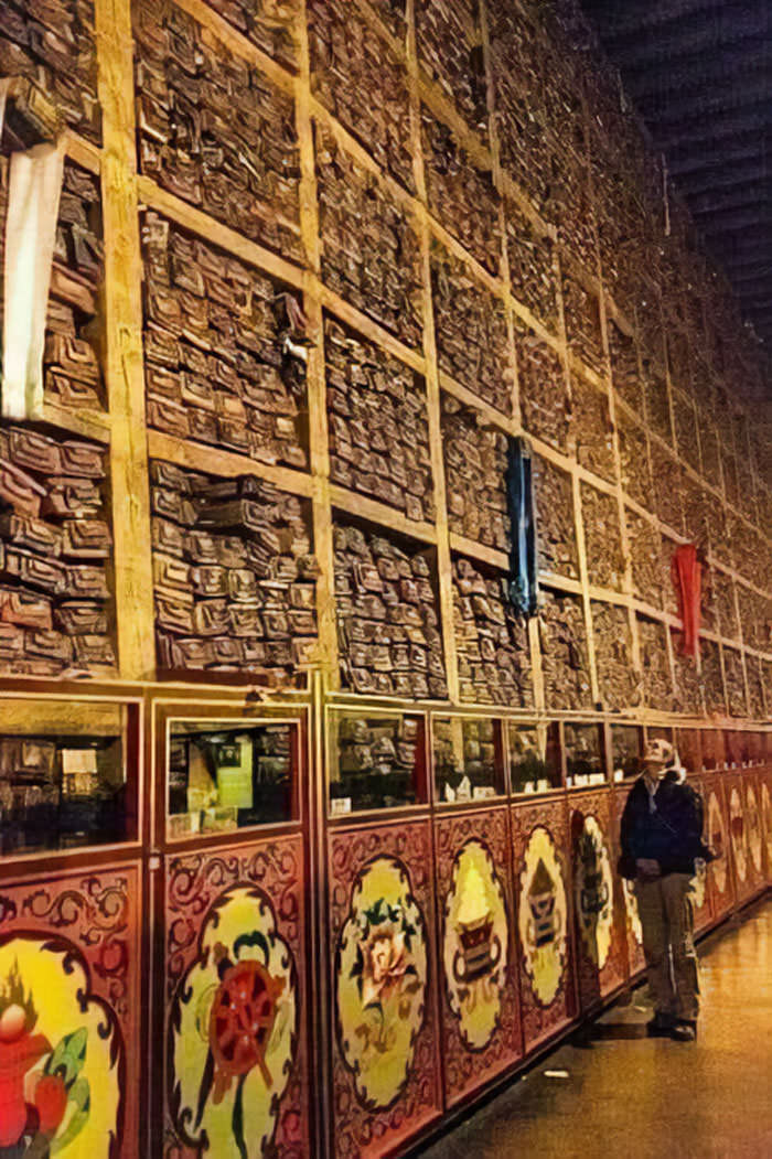 Sakya Monastery: The library was discovered behind a huge wall in Tibet (60 meters long and 10 meters high). It contains 84,000 secret manuscripts, including the history of mankind over 1,000 years old.