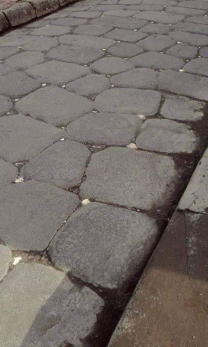 In Roman times, small white stones called "tiger eyes" were placed among the stones on the road to be visible at night.