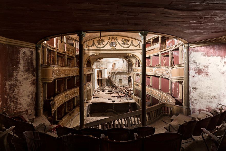 Theater, Italy