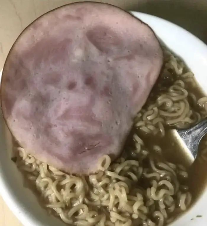 This ramen with ham that looks like the face of a man in anguish:
