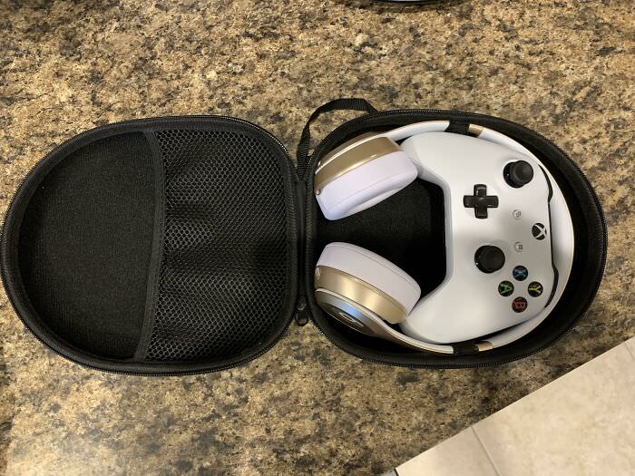 Xbox One S controller fits snugly into my Beats Solo 2's case