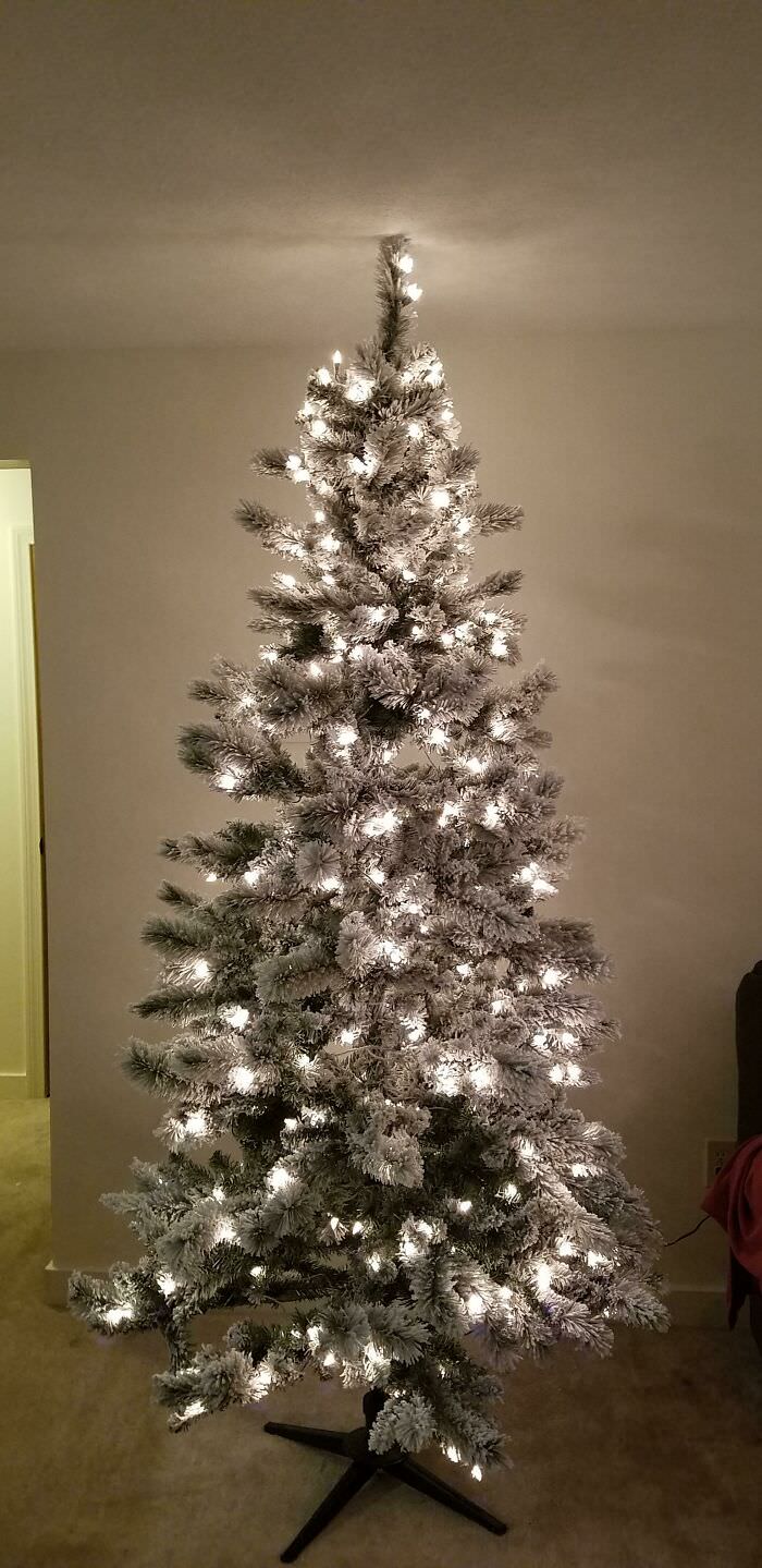 Christmas tree height perfectly suitable for the apartment