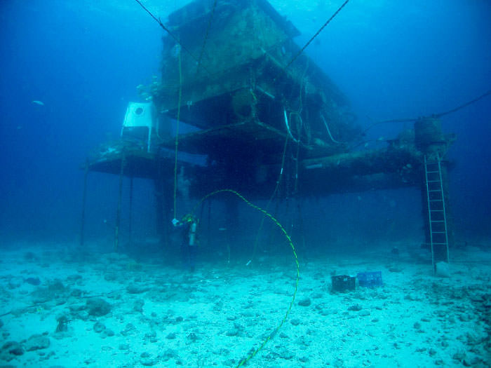 Aquarius reef base: underwater science habitat