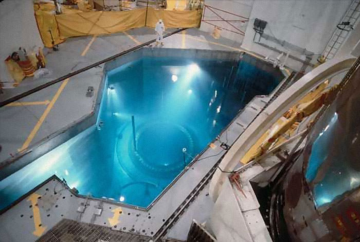 Nuclear reactor pools, a daunting sight