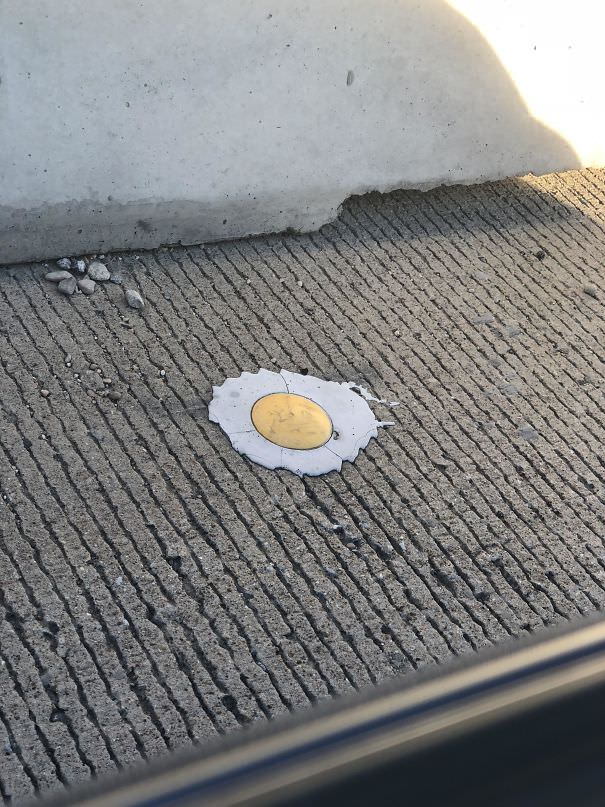 The markers on the side of the highway look like sunnyside up eggs - or maybe i’m just hungry