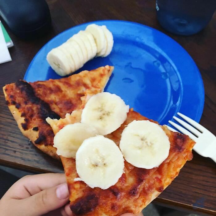 I like bananas on my pizza.