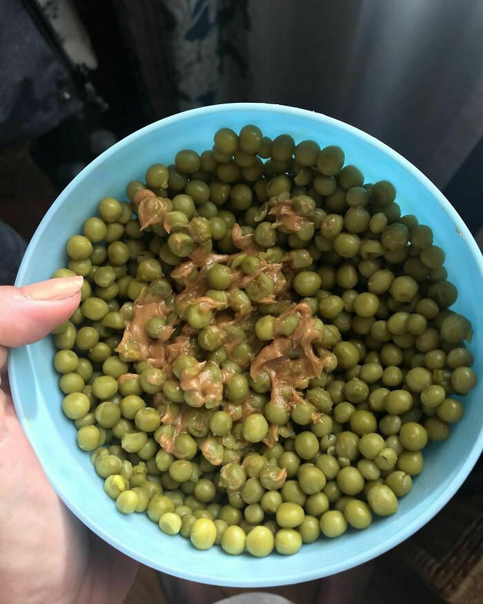 One of my weird go-to meal combos recently. It's literally just cooked peas with some peanut butter mixed in.