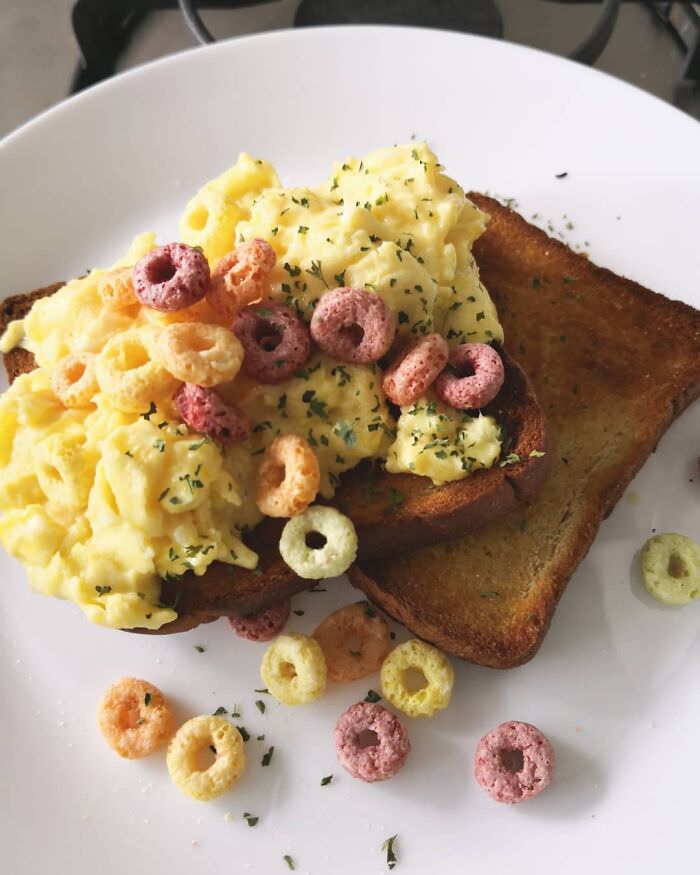Scrambled eggs on buttered toast with Fruit Loopies.
