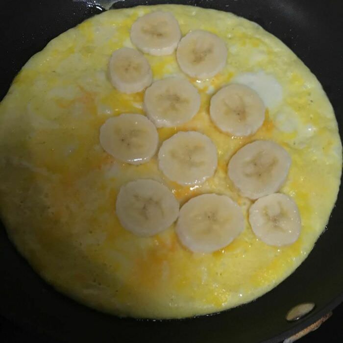Banana omelet. 7/10, as much as I hate to say it. It was kinda good, like a creamy omelet.