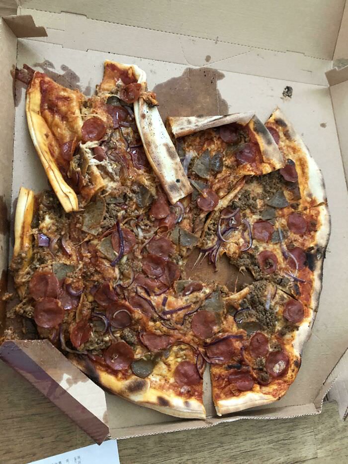 Me and my friends were hungry and decided to order an xl size pizza for 33€. Pizza is delivered, we open the box and see this