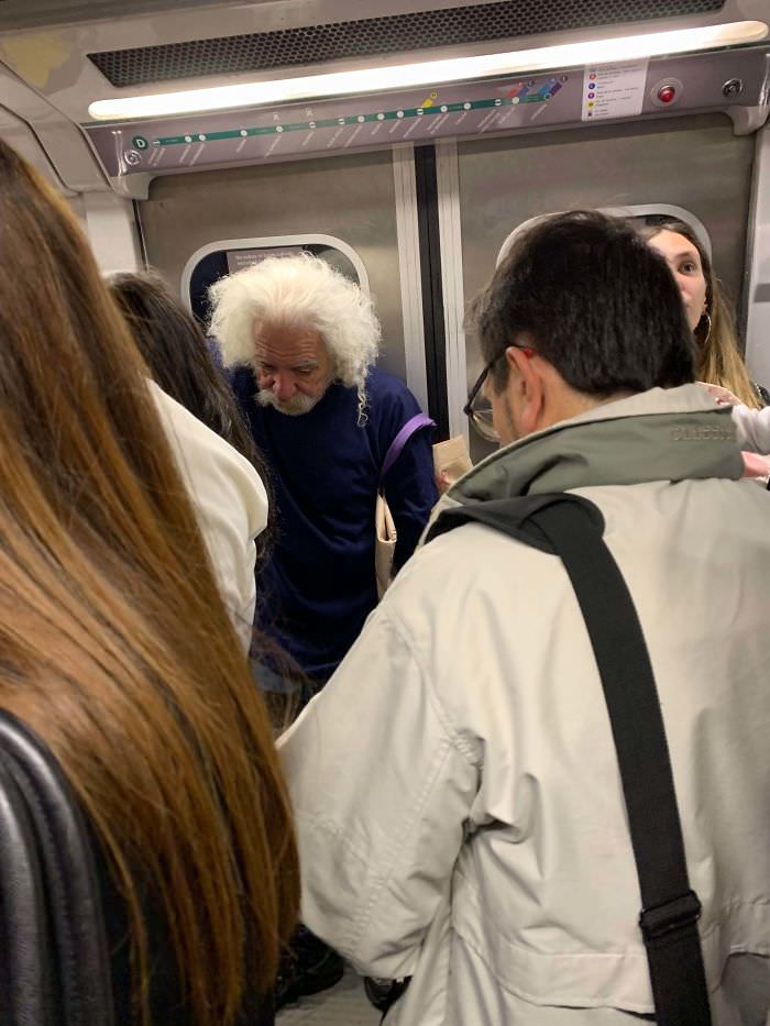 Einstein achieves time travel (subway, Buenos Aires).