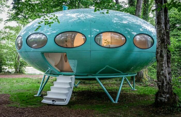 The Futuro was a prefabricated house built between the late 1960s and 1970s. Fewer than a hundred were made.