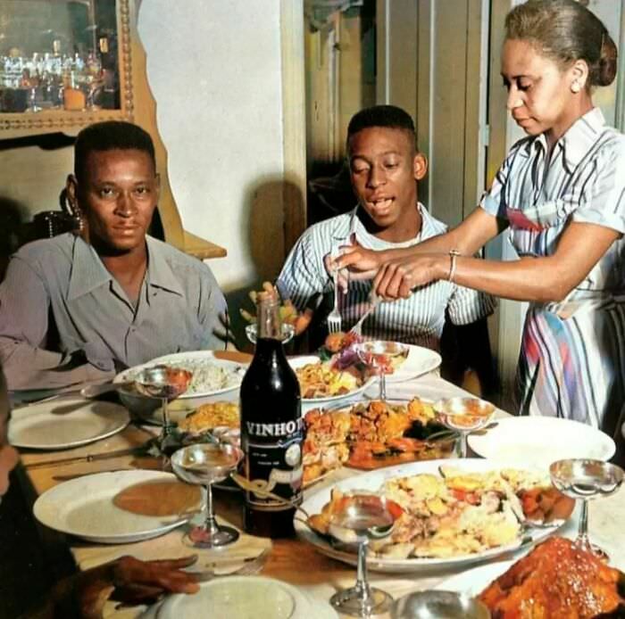 Pelé dining with his parents, in 1958.