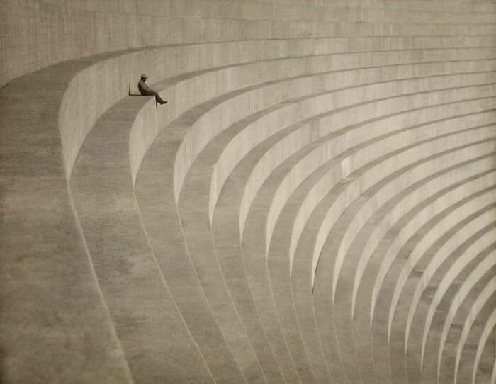 "The Thinker" (1930) by Hiromu Kira.