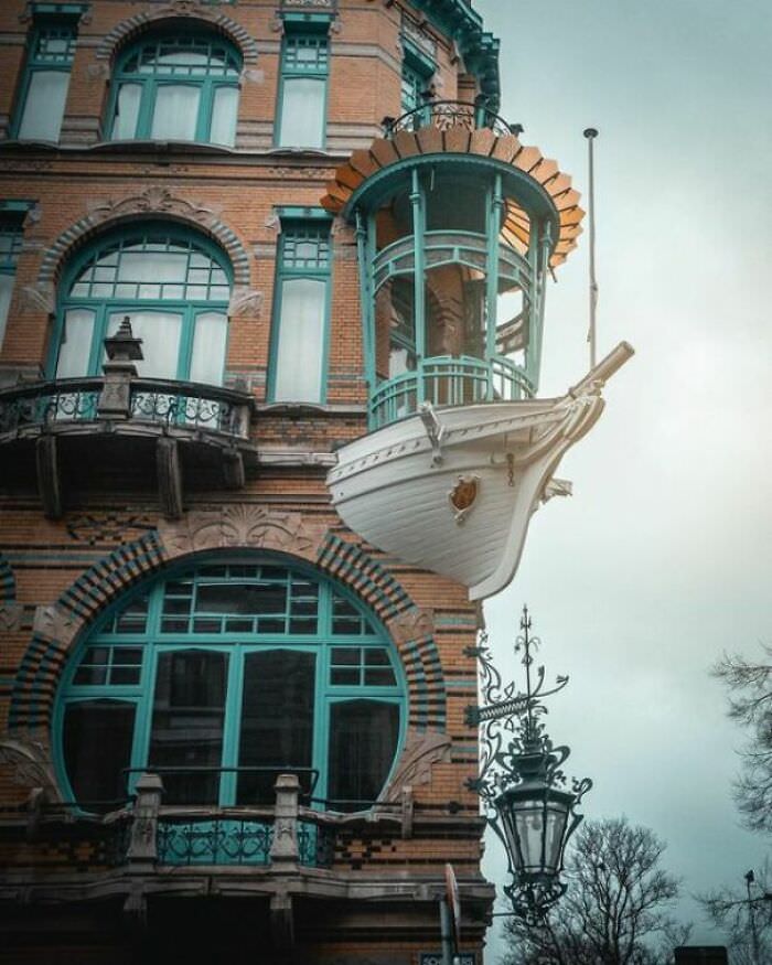 This Art Nouveau building known as the "Het Bootje" ("Little Boat") in Antwerp, Belgium.