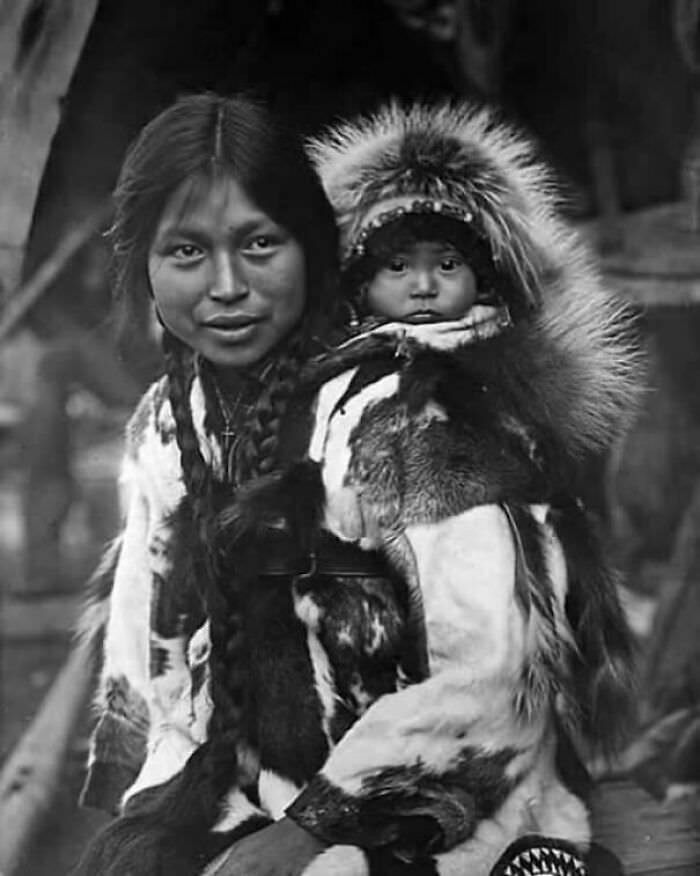 Native woman and child, King Island, Alaska. Photo taken between 1915 and 1925.