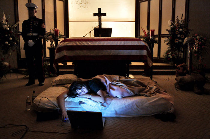Wife of US Marine, who was killed in Iraq, refused to leave the casket, asking to sleep next to his body for the last time. Before she fell asleep, she opened her laptop and played songs that reminded her of him.
