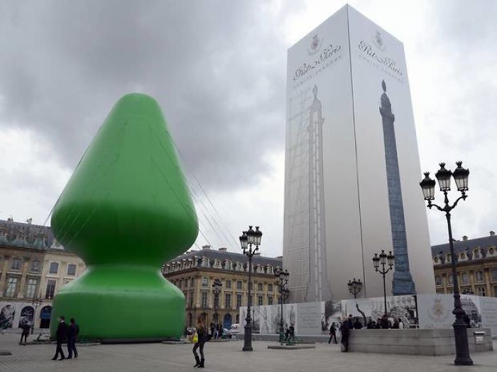 New sculpture erected in Paris. It's a "Christmas Tree."