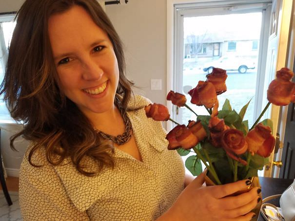 I made bacon roses for my wife.