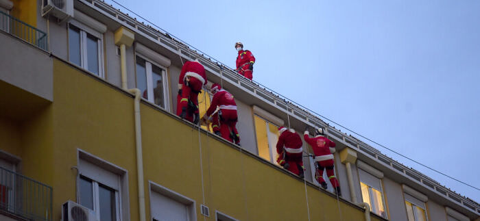 Belgrade's University Children's Hospital is off-limits to visitors due to COVID restrictions, but the Mountain Rescue Service made sure kids spending Christmas in the hospital got their presents anyway.